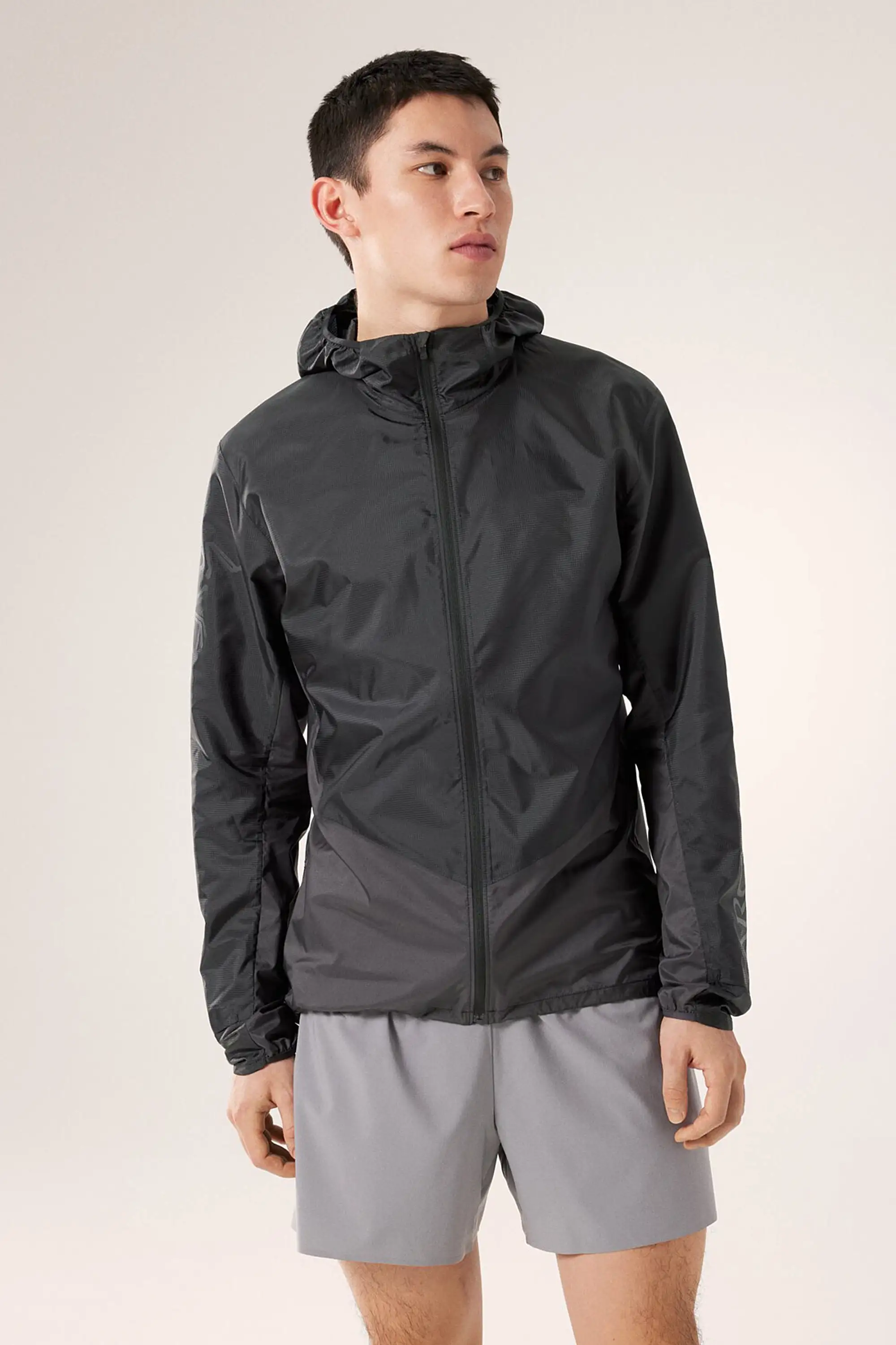 Arc'teryx Men's Norvan Windshell Hoody in Black/Graphite