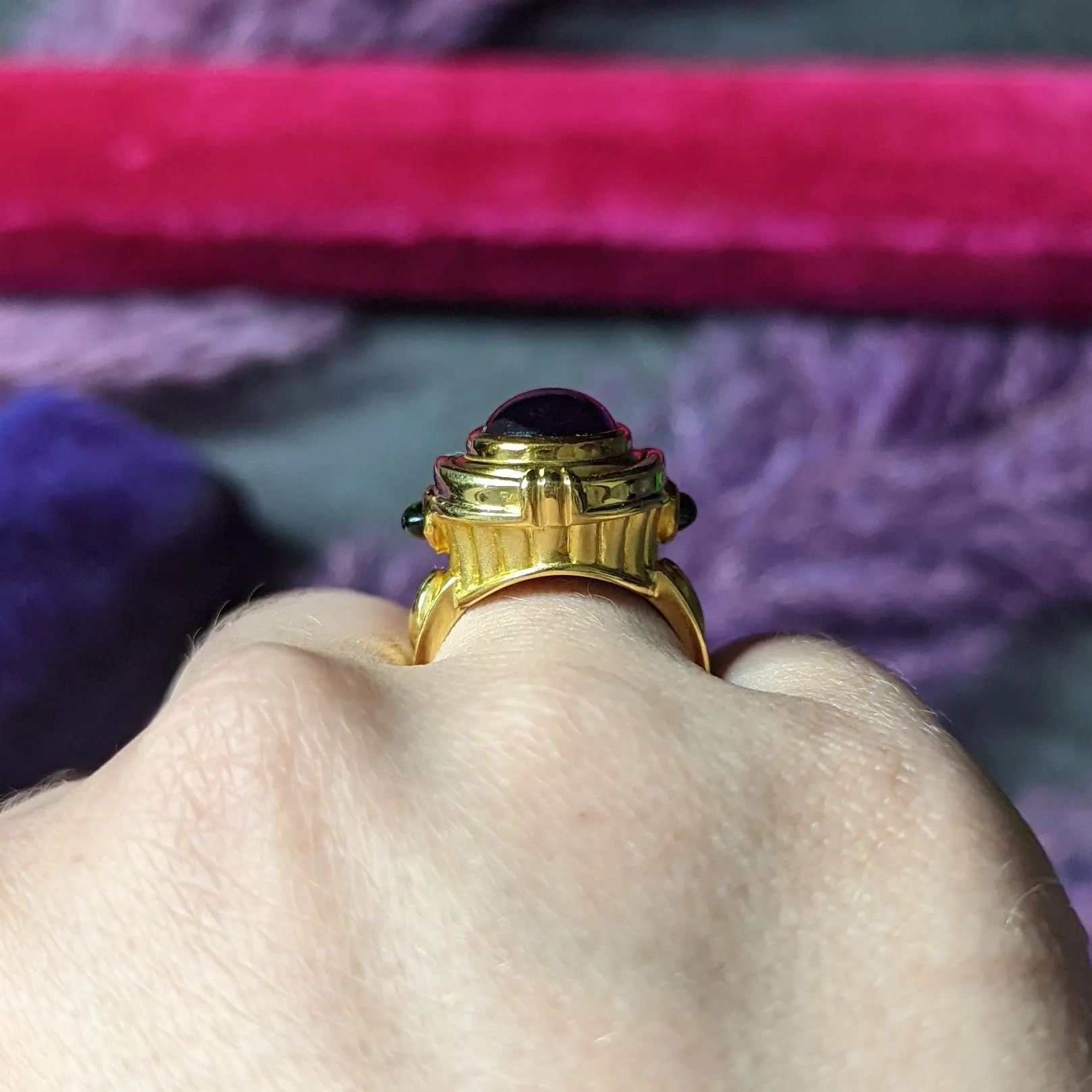 Seidengang Neoclassical Amethyst Green Tourmaline 18 Karat Yellow Gold Classic Apollo Flip Ring