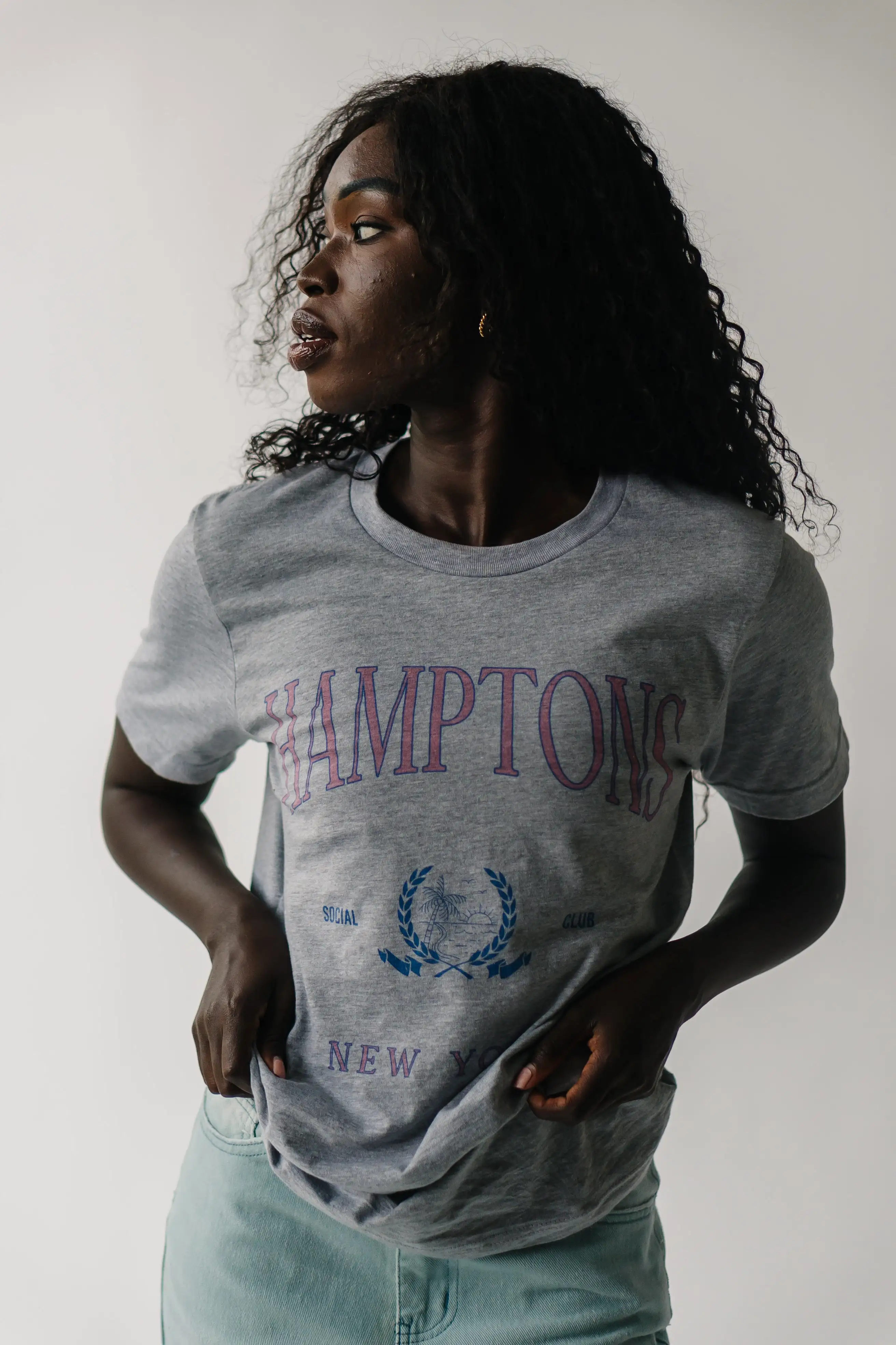 The Hamptons Graphic Tee in Heather Grey